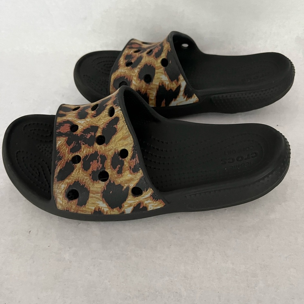 CROCS Classic Leopard Sandals W7 M5